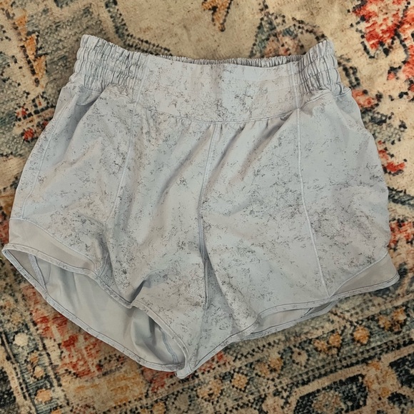 Lululemon hotty hot shorts - Picture 2 of 3